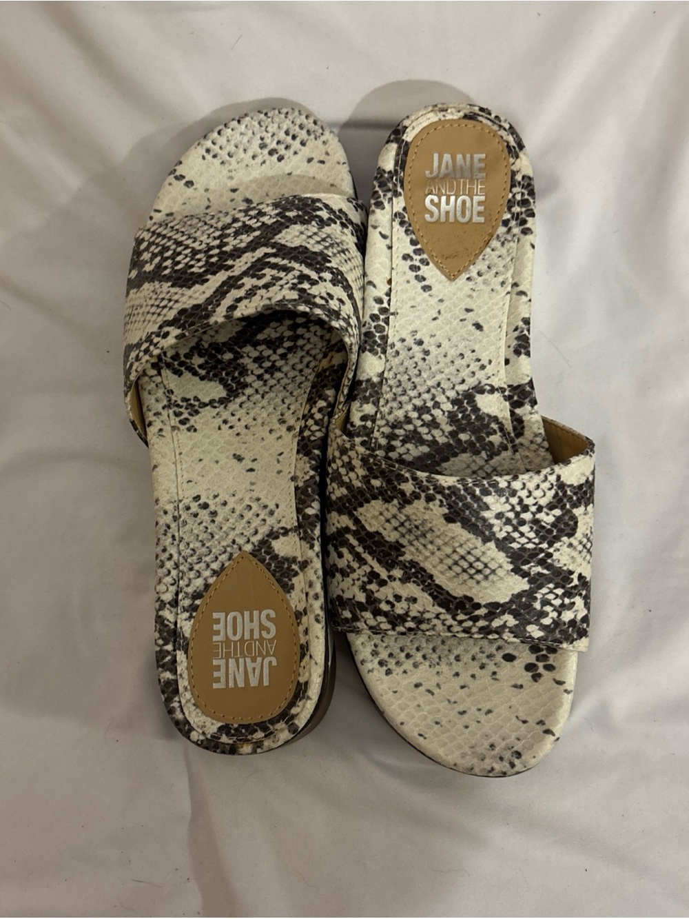 JANE AND THE SHOE Cream and Black Snake-Print Slide Sandals